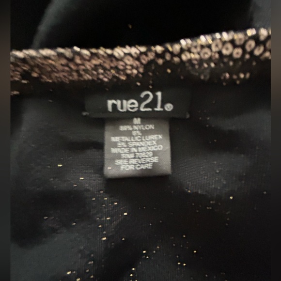 Crop sequence glitter tank top - Picture 3 of 3